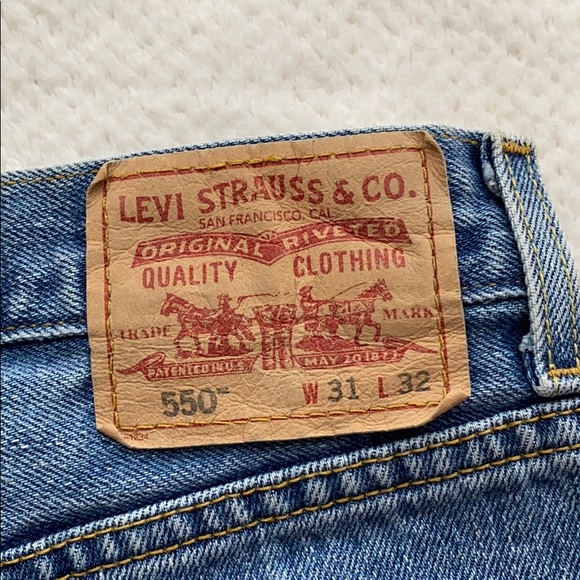 NWOT Distressed Levi’s Shorts Jean Ripped VTG EUC - Picture 4 of 6